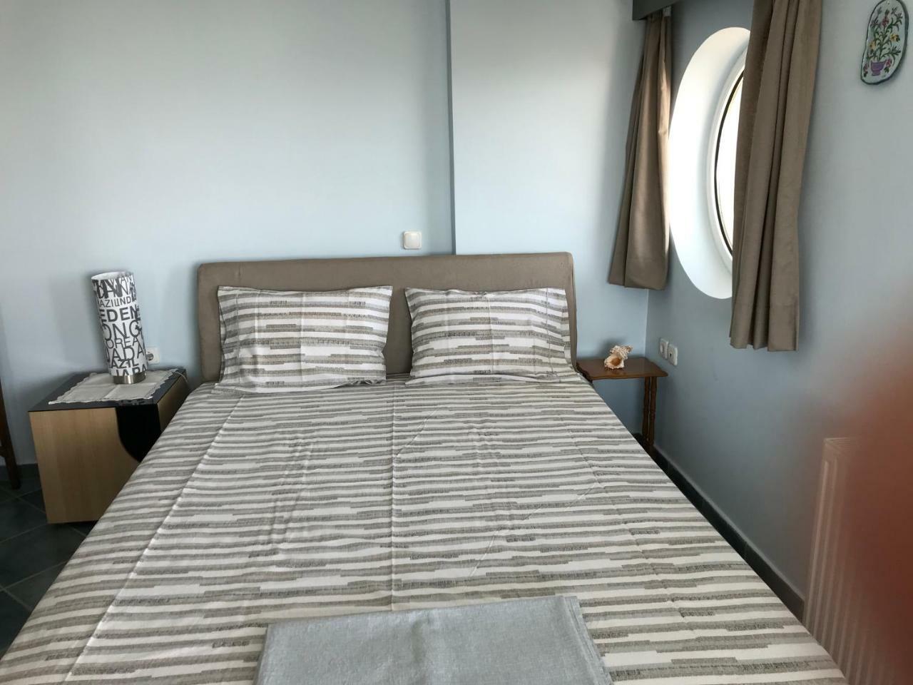 Apartamento Tg Kalamata Beach Studio With Sea View Terrace Exterior foto