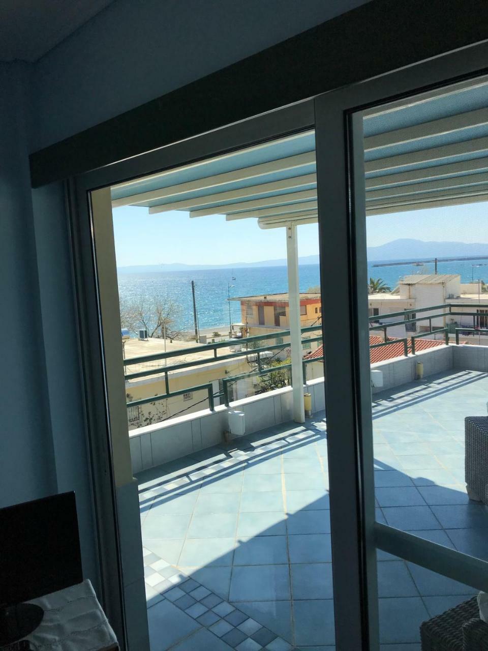 Apartamento Tg Kalamata Beach Studio With Sea View Terrace Exterior foto